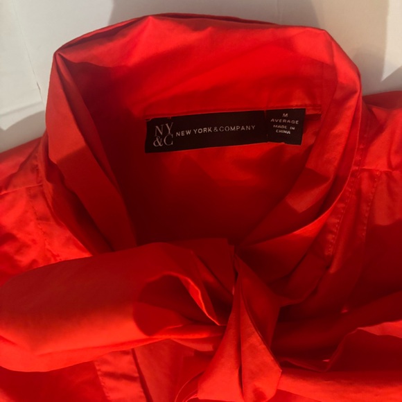 Ladies Medium New York & Company Scarlet Red Top Blouse with Elegant Bow - Picture 4 of 8